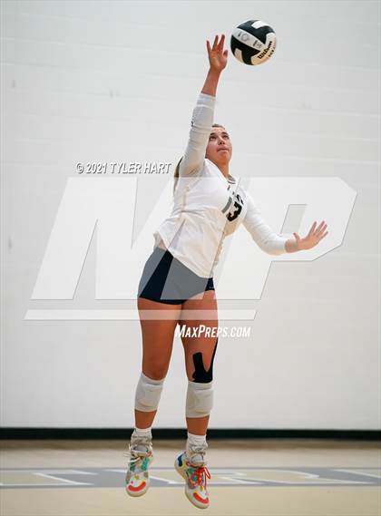 Thumbnail 2 in Lebanon vs. Tri-West Hendricks (IHSAA 3A Sectional Final) photogallery.