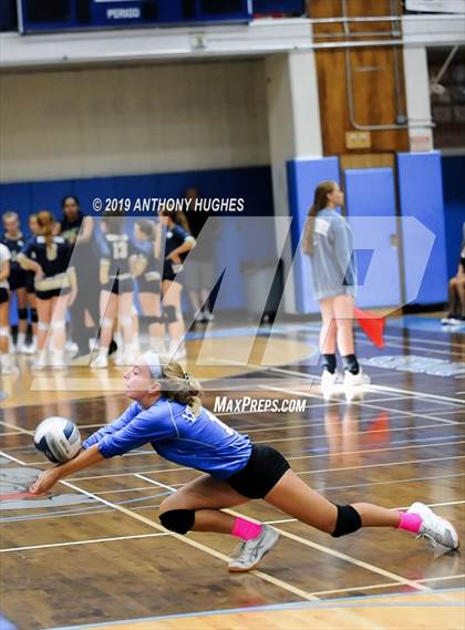Thumbnail 1 in Kellenberg Memorial vs. Long Beach (Long Beach Invitational) photogallery.