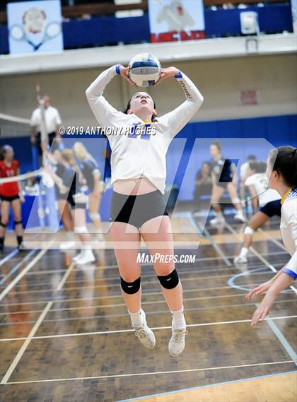 Thumbnail 2 in Kellenberg Memorial vs. Long Beach (Long Beach Invitational) photogallery.