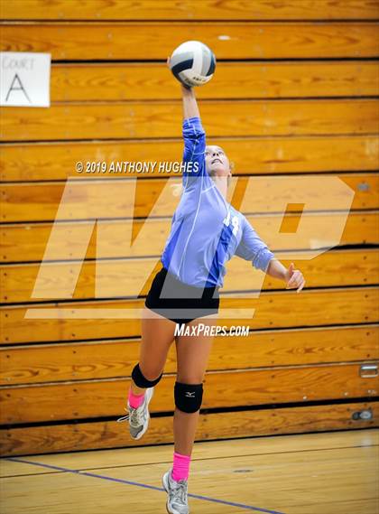 Thumbnail 2 in Kellenberg Memorial vs. Long Beach (Long Beach Invitational) photogallery.