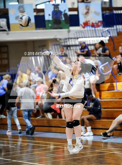 Thumbnail 1 in Kellenberg Memorial vs. Long Beach (Long Beach Invitational) photogallery.