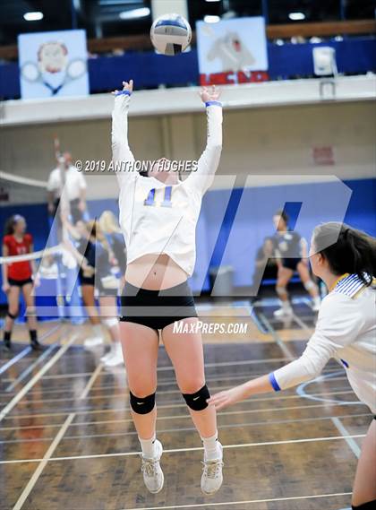 Thumbnail 3 in Kellenberg Memorial vs. Long Beach (Long Beach Invitational) photogallery.
