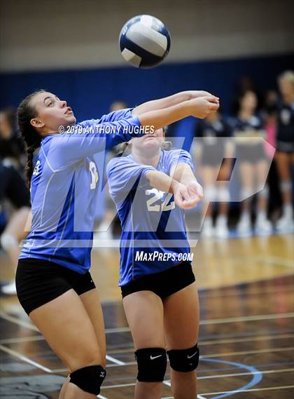 Thumbnail 1 in Kellenberg Memorial vs. Long Beach (Long Beach Invitational) photogallery.