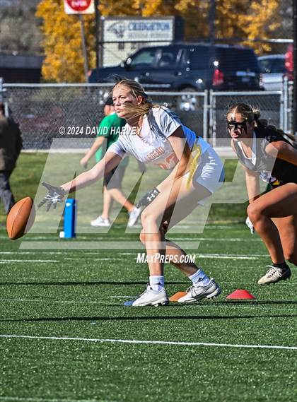 Thumbnail 3 in 5A Flag Football Semi Final Mountain Vista vs Legend photogallery.