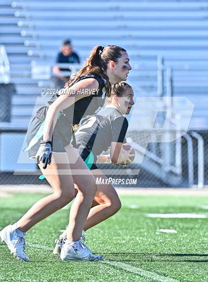 Thumbnail 2 in 5A Flag Football Semi Final Mountain Vista vs Legend photogallery.