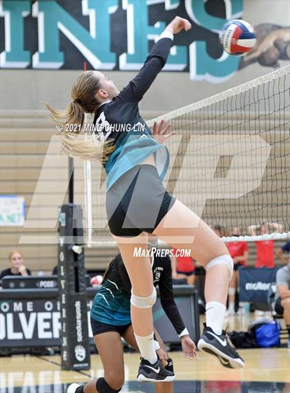 Thumbnail 1 in Beckman @ Aliso Niguel photogallery.