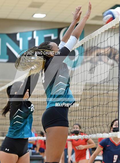 Thumbnail 1 in Beckman @ Aliso Niguel photogallery.