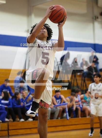 Thumbnail 2 in Nutley @ Millburn photogallery.