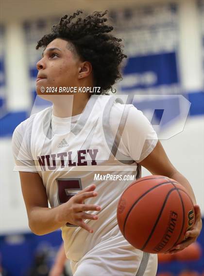 Thumbnail 2 in Nutley @ Millburn photogallery.
