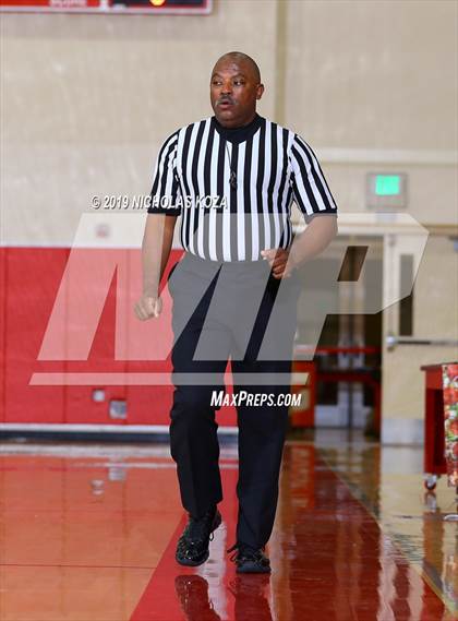 Thumbnail 2 in Serra vs. Chaminade (Battle at the Beach) photogallery.