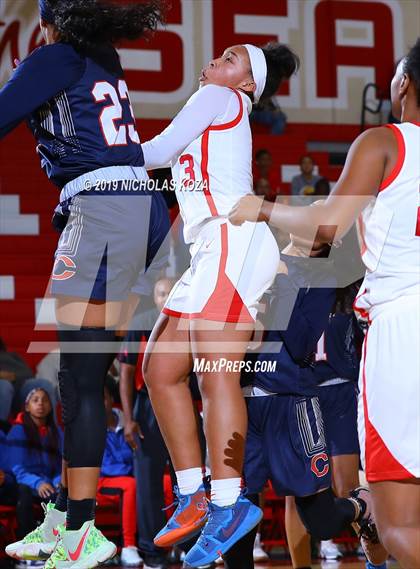 Thumbnail 2 in Serra vs. Chaminade (Battle at the Beach) photogallery.