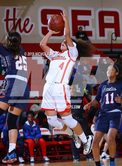 Thumbnail 3 in Serra vs. Chaminade (Battle at the Beach) photogallery.