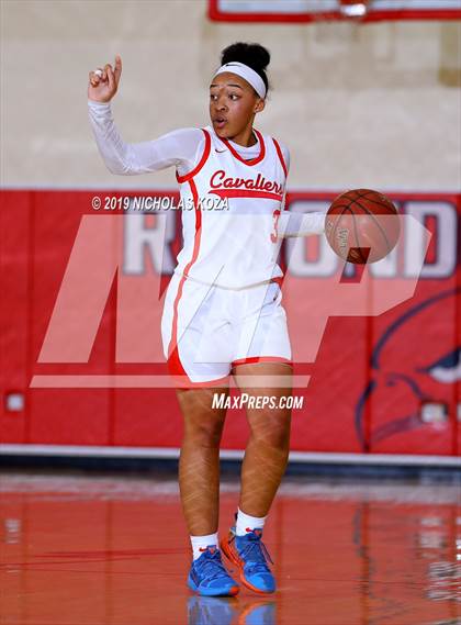 Thumbnail 2 in Serra vs. Chaminade (Battle at the Beach) photogallery.