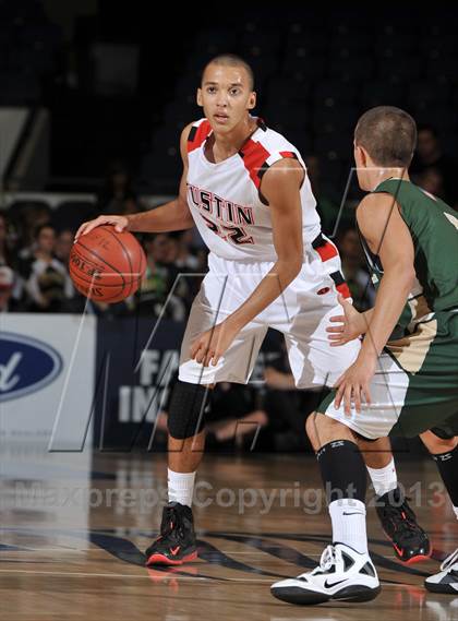 Thumbnail 2 in Royal vs. Tustin (CIF-SS 3AAA Final) photogallery.