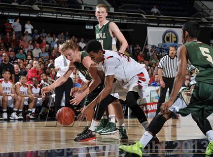 Thumbnail 1 in Royal vs. Tustin (CIF-SS 3AAA Final) photogallery.