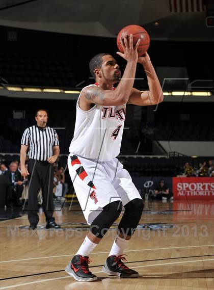 Thumbnail 2 in Royal vs. Tustin (CIF-SS 3AAA Final) photogallery.