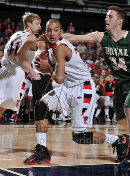 Thumbnail 2 in Royal vs. Tustin (CIF-SS 3AAA Final) photogallery.