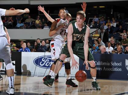 Thumbnail 2 in Royal vs. Tustin (CIF-SS 3AAA Final) photogallery.