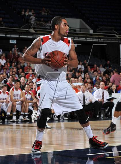 Thumbnail 3 in Royal vs. Tustin (CIF-SS 3AAA Final) photogallery.