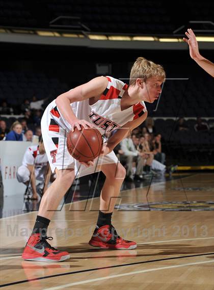 Thumbnail 1 in Royal vs. Tustin (CIF-SS 3AAA Final) photogallery.