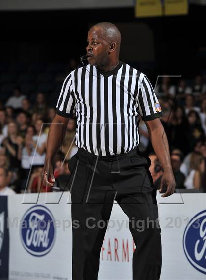 Thumbnail 3 in Royal vs. Tustin (CIF-SS 3AAA Final) photogallery.