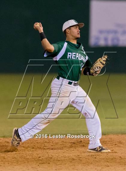 Thumbnail 3 in New Braunfels vs Reagan (6A Bi-district Playoffs) photogallery.
