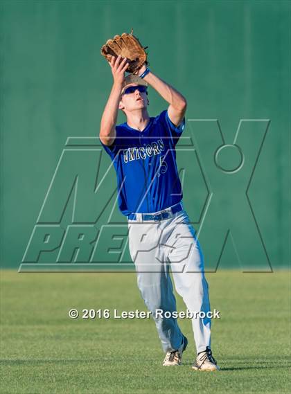 Thumbnail 3 in New Braunfels vs Reagan (6A Bi-district Playoffs) photogallery.