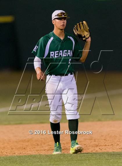 Thumbnail 3 in New Braunfels vs Reagan (6A Bi-district Playoffs) photogallery.