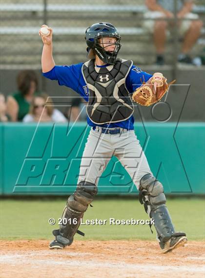 Thumbnail 2 in New Braunfels vs Reagan (6A Bi-district Playoffs) photogallery.