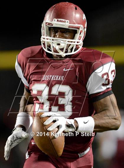 Thumbnail 2 in West Monroe vs. Destrehan (LHSAA Class 5A Semifinal) photogallery.