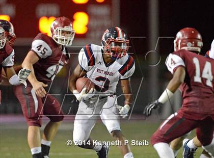 Thumbnail 3 in West Monroe vs. Destrehan (LHSAA Class 5A Semifinal) photogallery.