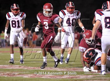 Thumbnail 3 in West Monroe vs. Destrehan (LHSAA Class 5A Semifinal) photogallery.