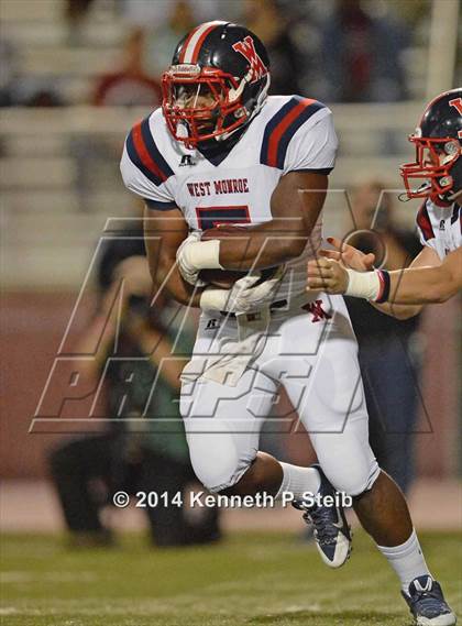 Thumbnail 1 in West Monroe vs. Destrehan (LHSAA Class 5A Semifinal) photogallery.