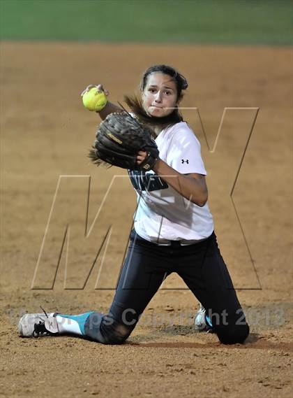 Thumbnail 2 in Santiago vs. Norco (CIF SS D1 Final) photogallery.