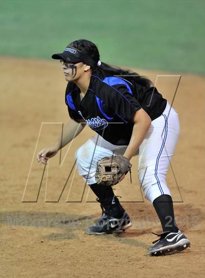 Thumbnail 2 in Santiago vs. Norco (CIF SS D1 Final) photogallery.