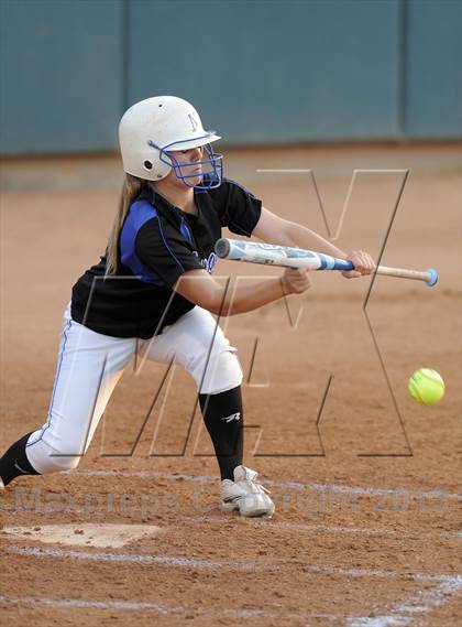 Thumbnail 2 in Santiago vs. Norco (CIF SS D1 Final) photogallery.