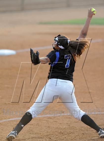 Thumbnail 3 in Santiago vs. Norco (CIF SS D1 Final) photogallery.