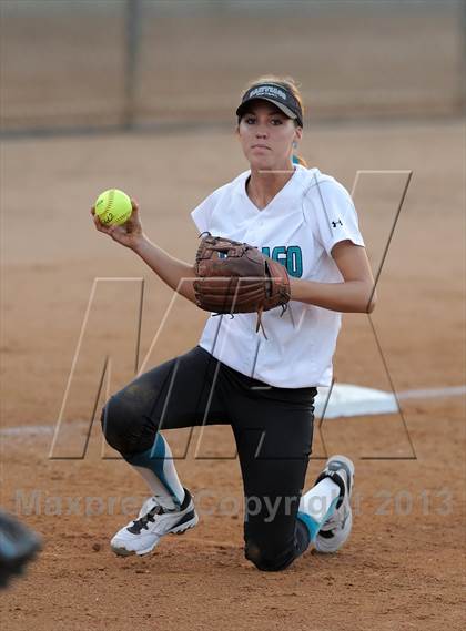 Thumbnail 2 in Santiago vs. Norco (CIF SS D1 Final) photogallery.