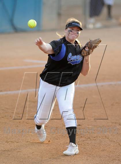Thumbnail 2 in Santiago vs. Norco (CIF SS D1 Final) photogallery.