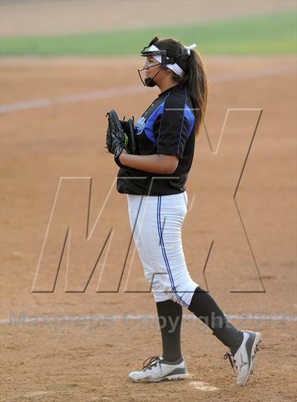 Thumbnail 2 in Santiago vs. Norco (CIF SS D1 Final) photogallery.