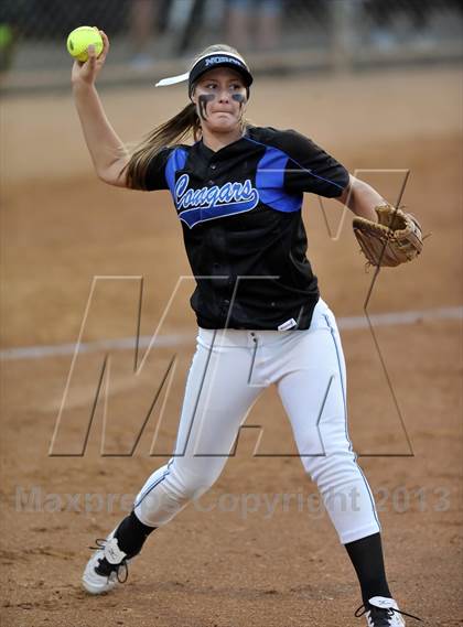Thumbnail 1 in Santiago vs. Norco (CIF SS D1 Final) photogallery.