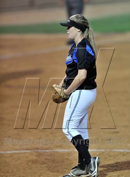 Thumbnail 1 in Santiago vs. Norco (CIF SS D1 Final) photogallery.