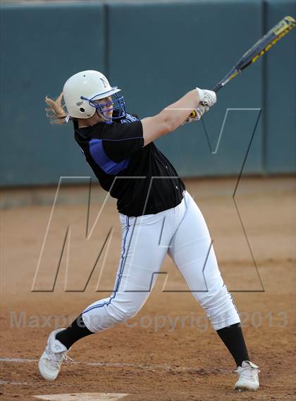 Thumbnail 1 in Santiago vs. Norco (CIF SS D1 Final) photogallery.