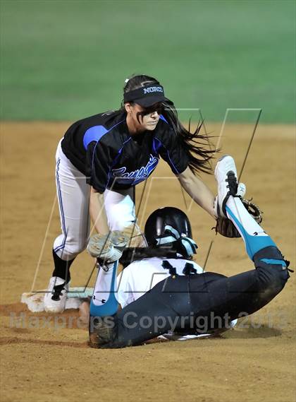 Thumbnail 2 in Santiago vs. Norco (CIF SS D1 Final) photogallery.