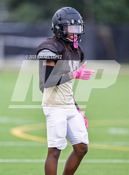 Thumbnail 3 in Kingwood Park vs. Galena Park (Scrimmage) photogallery.