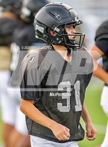 Thumbnail 2 in Kingwood Park vs. Galena Park (Scrimmage) photogallery.