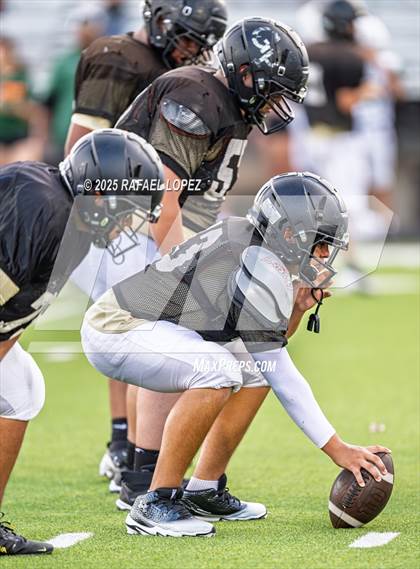 Thumbnail 3 in Kingwood Park vs. Galena Park (Scrimmage) photogallery.