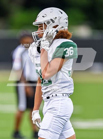 Thumbnail 2 in Kingwood Park vs. Galena Park (Scrimmage) photogallery.