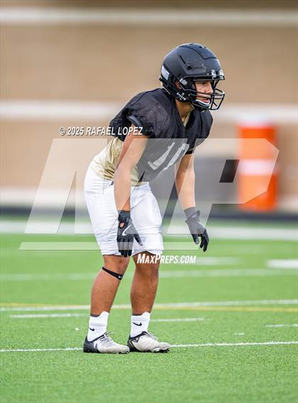 Thumbnail 2 in Kingwood Park vs. Galena Park (Scrimmage) photogallery.