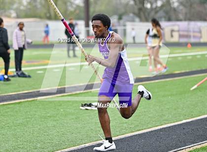 Thumbnail 1 in Marion Relays (Pole Vault)  photogallery.